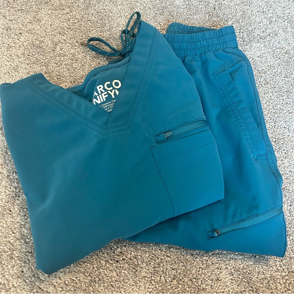 Barco Unify Scrub Set Teal Blue Joggers &‎ Top - Size M 🩺